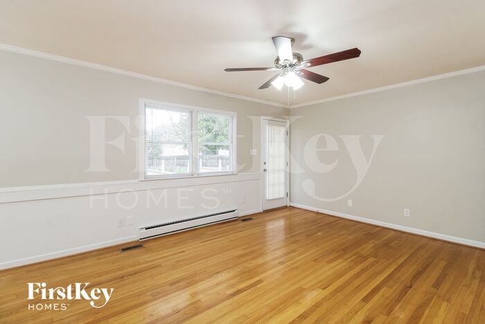 Building Photo - 1102 Pitt Pl