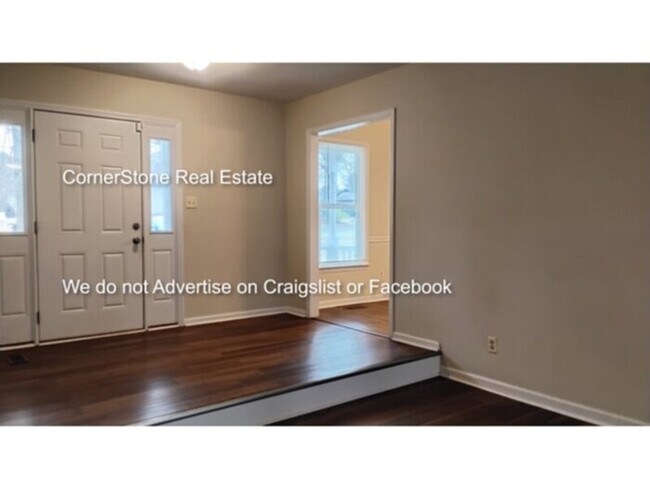 Building Photo - 6301 Lakehaven Dr