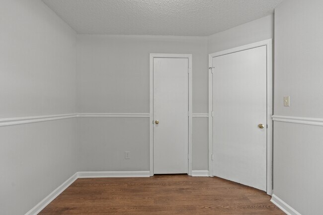 Building Photo - 100 River Oaks Dr