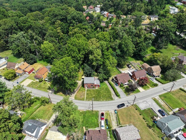 Building Photo - Spacious 4-Bedroom Home with Garage and Yard - Section 8 Approved!!