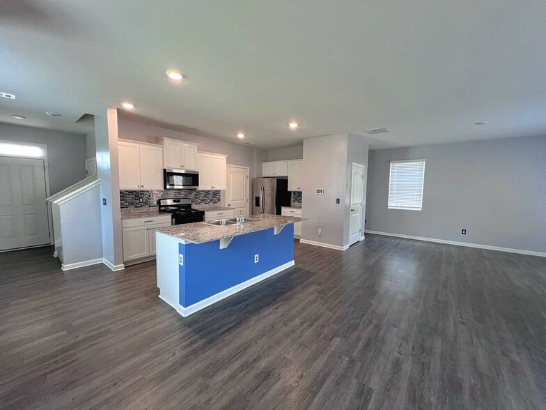 Building Photo - 5356 Barberry Ave