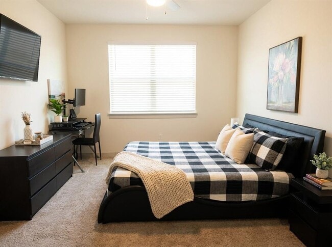 Building Photo - 7515 Traylor Cv