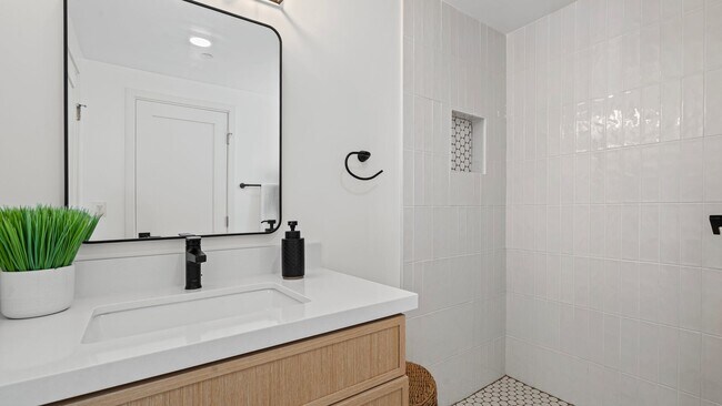 Building Photo - 1820 Bancroft St