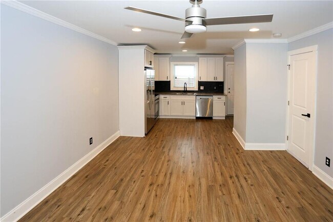 Building Photo - 1809 Vesta Ave