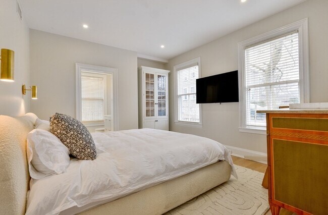 Building Photo - 51 Fair St