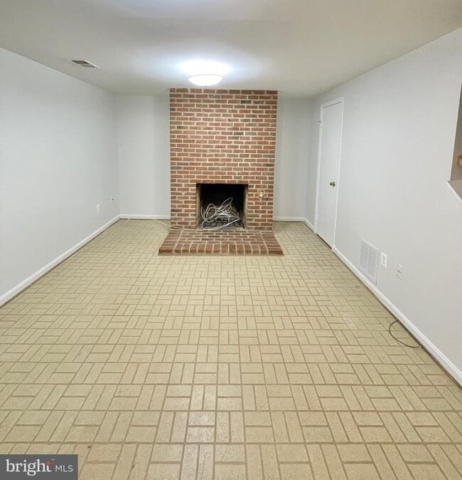 Building Photo - 1208 W Abingdon Dr