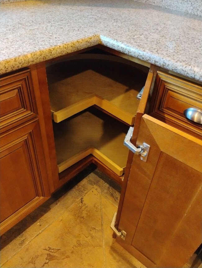 Building Photo - Like new 4 BR/3 Full Baths