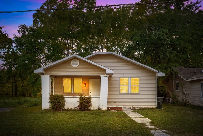 Primary Photo - Stylish & Newly Renovated 3 Bedroom 2 Bath...
