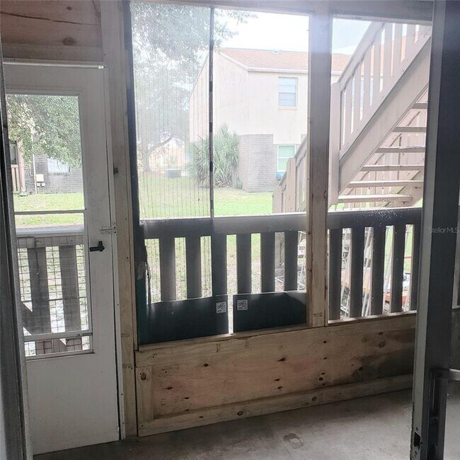 Building Photo - 305 Wellington Ct