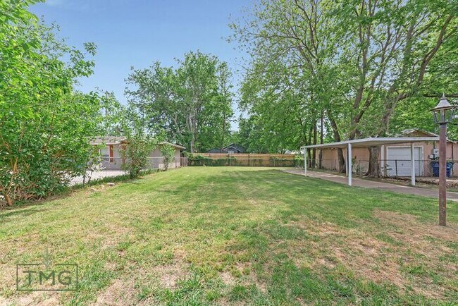Building Photo - 2 Bed, 2 Bath Home Near TU
