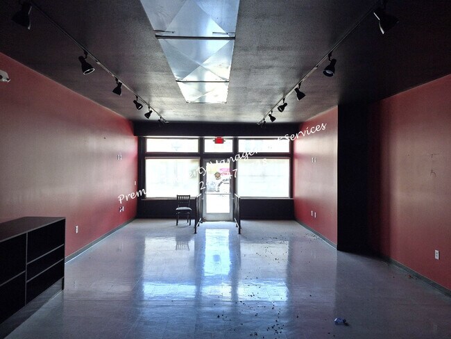 Building Photo - 538 Midland Ave