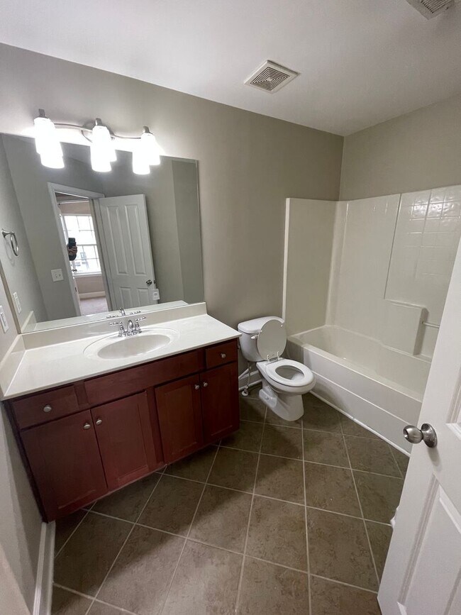 Building Photo - Lenox Village!