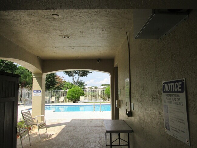 Building Photo - 996 Summit Lake Dr