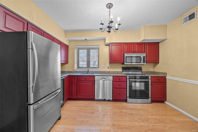 Building Photo - Condo in the Vibrant Clayton district!