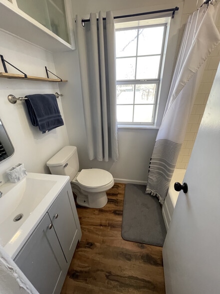 Building Photo - 4609 Elgin Ave