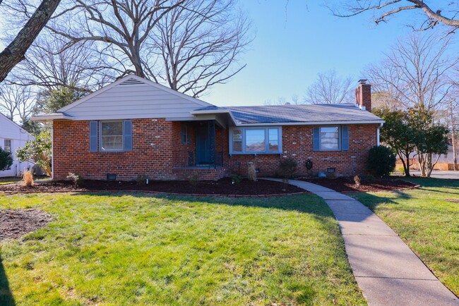 Building Photo - Welcome Home to Pinedale Farms in Westend!