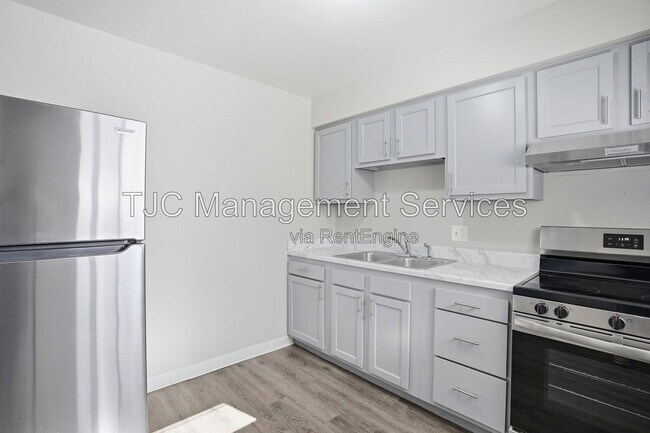 Building Photo - 970 N Downing St