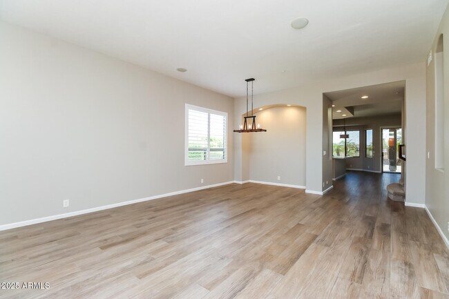 Building Photo - 10913 E Butherus Dr