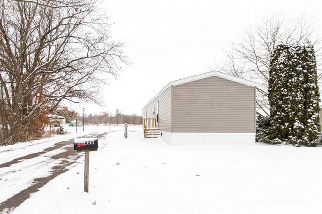 Building Photo - 806 Raisin River Road