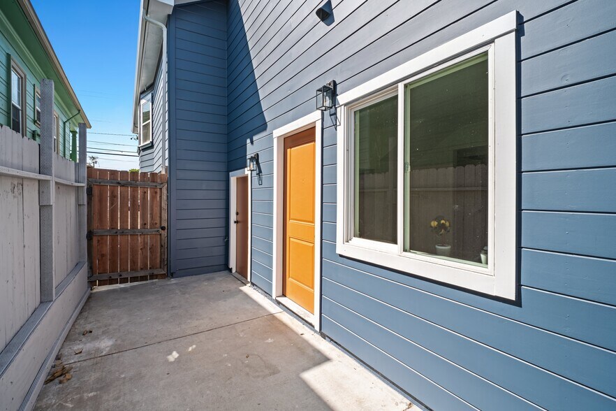 Building Photo - 1564 Bridge Ave