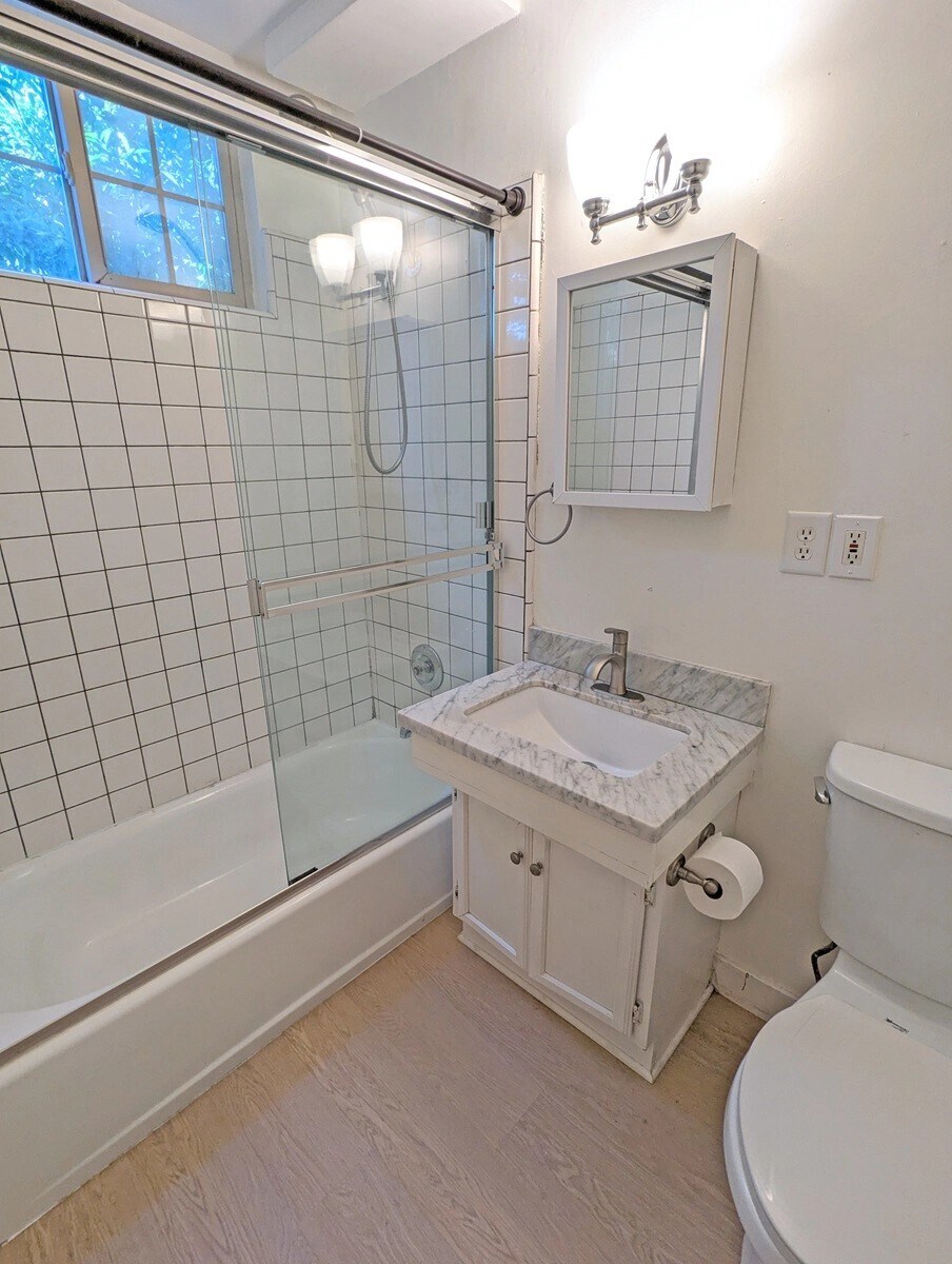 Building Photo - 4402 Mammoth Ave