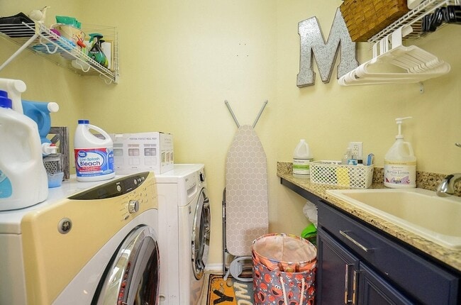 Building Photo - 9422 Herons Grove Ln