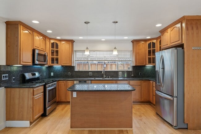 Building Photo - Beautiful home with Campbell schools