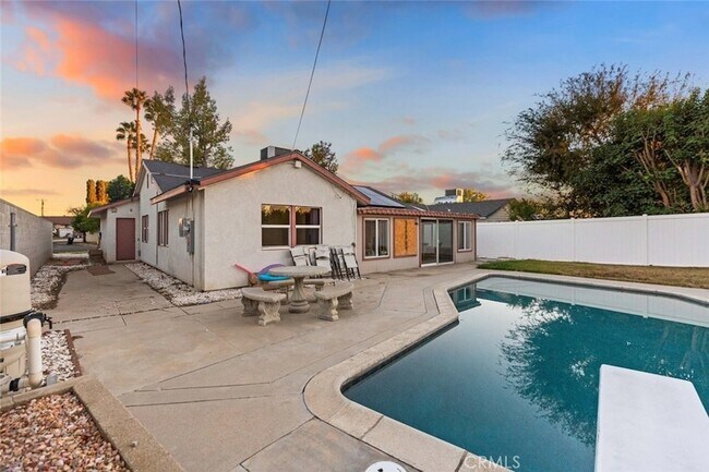 Building Photo - 11377 Gaynor Ave