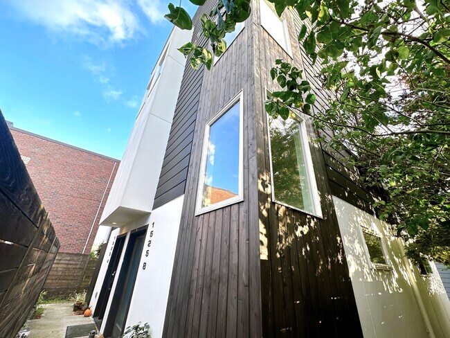 Primary Photo - 1525 NW 60th St