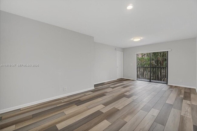 Building Photo - 6832 Palmetto Cir S