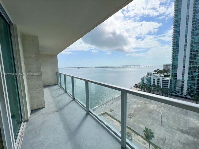 Building Photo - 1155 Brickell Bay Dr