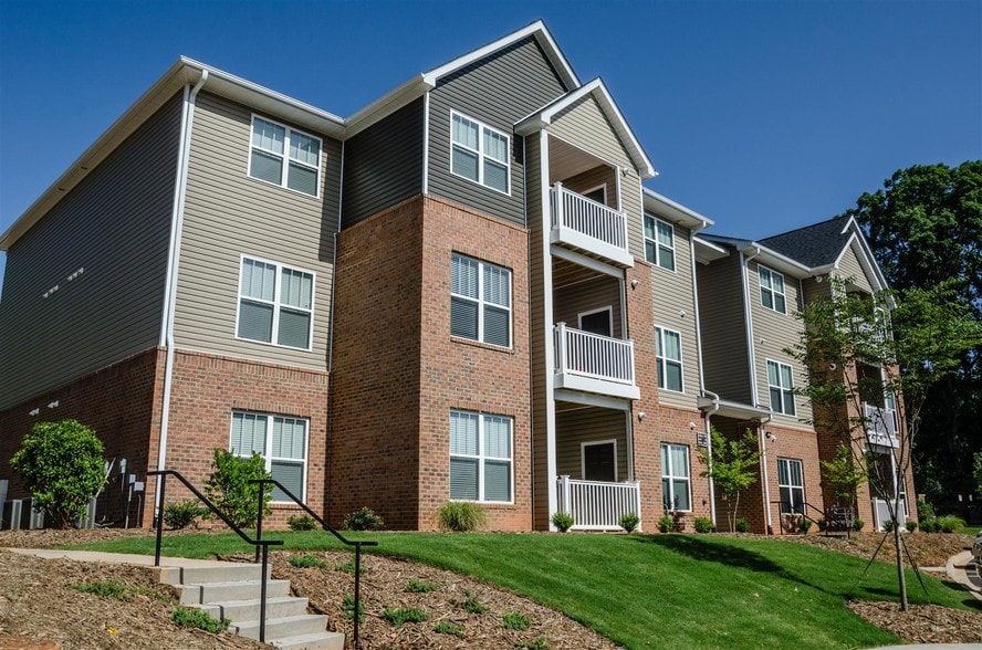 Glen Brook 100 James Way Easley SC 29642 Apartment Finder