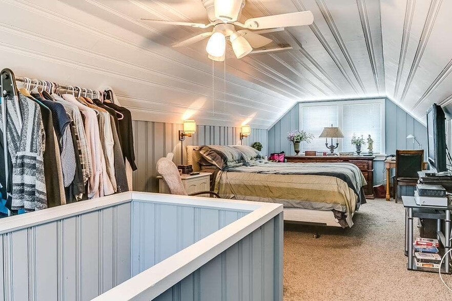 Large upstairs carpeted bedroom and ceiling fan - 7021 35th Avenue