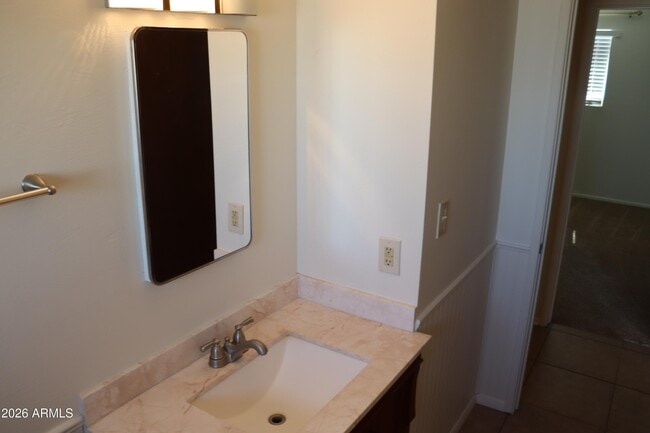 Building Photo - 517 Phillip Dr