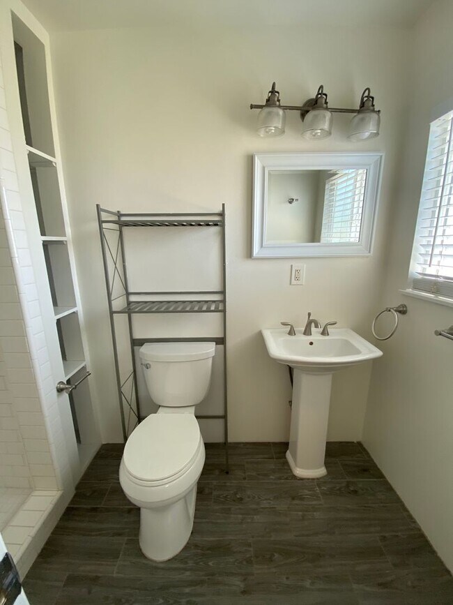 Building Photo - Updated Single Story Home Located in Orcut...