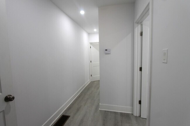 Building Photo - 103 E Coulter St