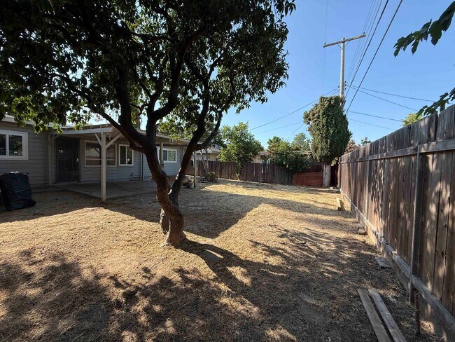 Building Photo - 2312 Barcelona Way