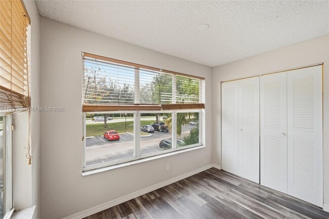 Building Photo - 437 Vista Isles Dr