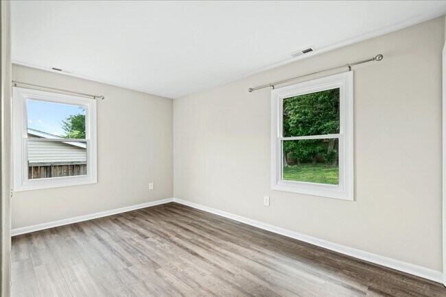 Building Photo - CLOSE TO I-95 & QUANTICO!