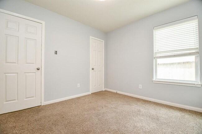Building Photo - 6615 Poplar Rose Ct.