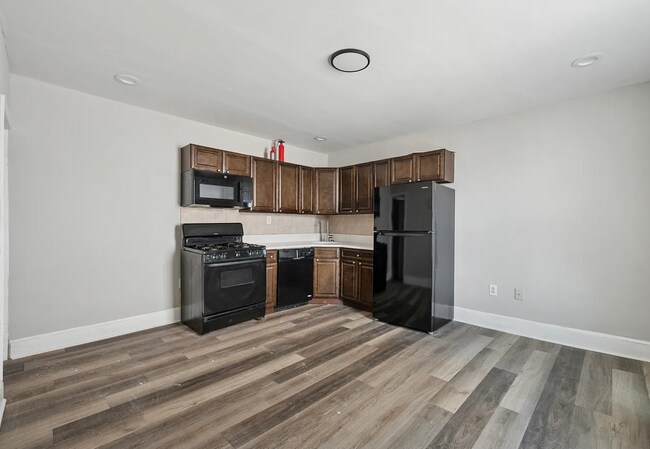 Building Photo - 424 N 64th St