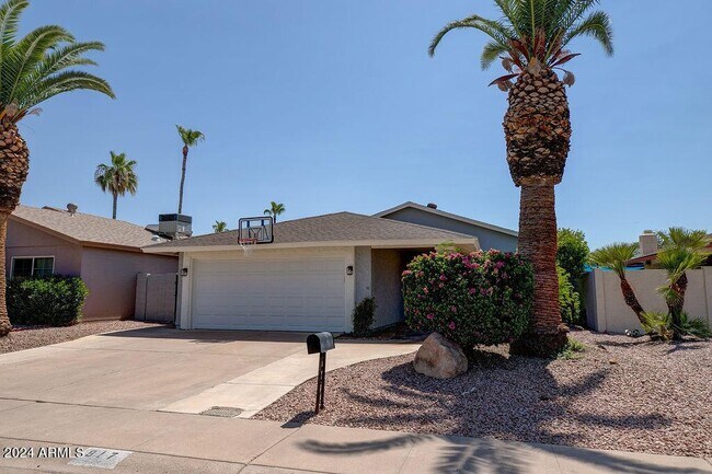 Building Photo - 917 N 87th Pl