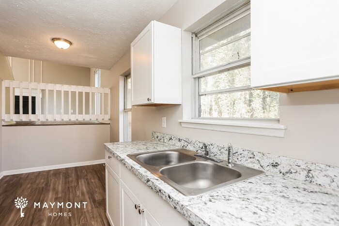 Building Photo - 1600 Pin Oak Ln SE