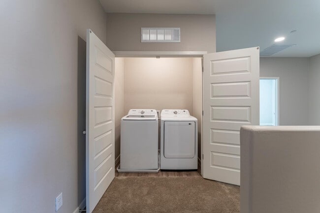 Building Photo - 432 S 32nd St