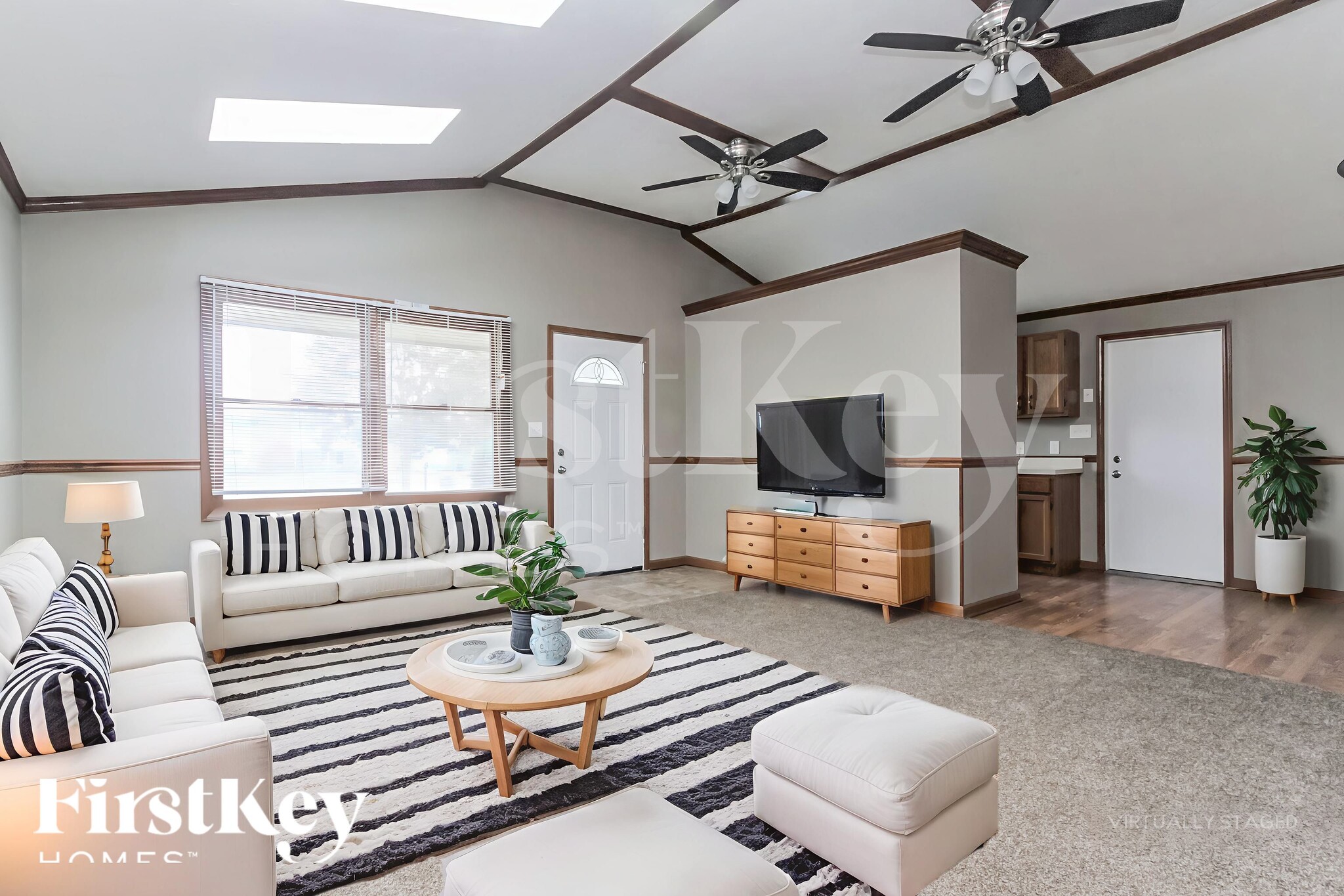 Building Photo - 2102 E Edgewood Ave