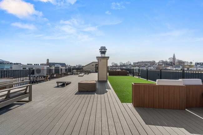 Building Photo - 457 W Broadway