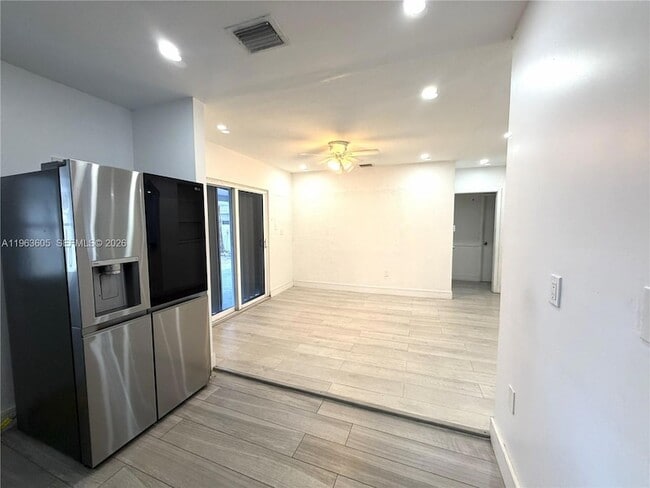 Building Photo - 121 Flagami Blvd