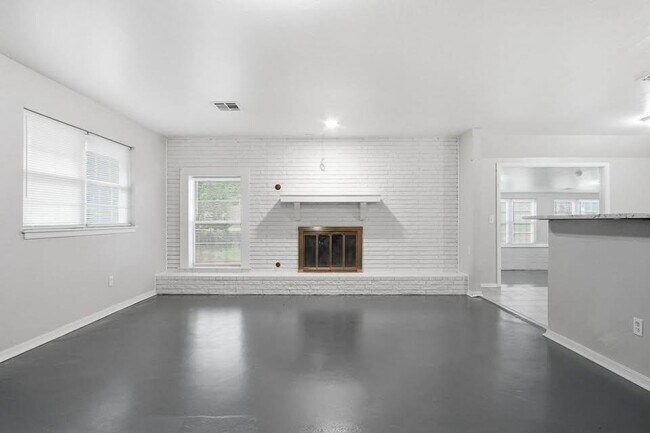 Building Photo - 3717 N Eagle Ln