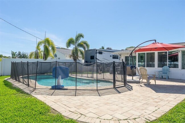 Building Photo - 731 44th Ave NE