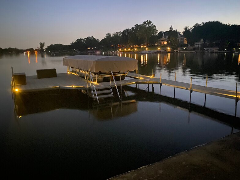 Building Photo - 1117 Rocky Beach Rd